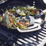 Patelnia żeliwna z uchwytami Switch Grid Enders 7792